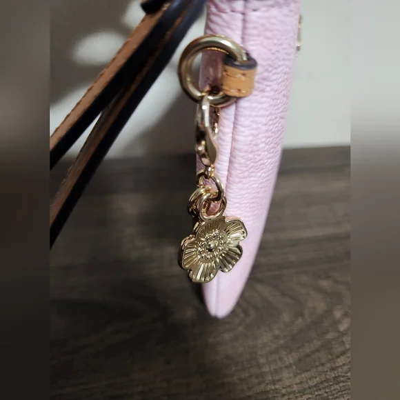 Coach Powder Pink Corner Zip Wristlet. Nwt - Picture 3 of 4